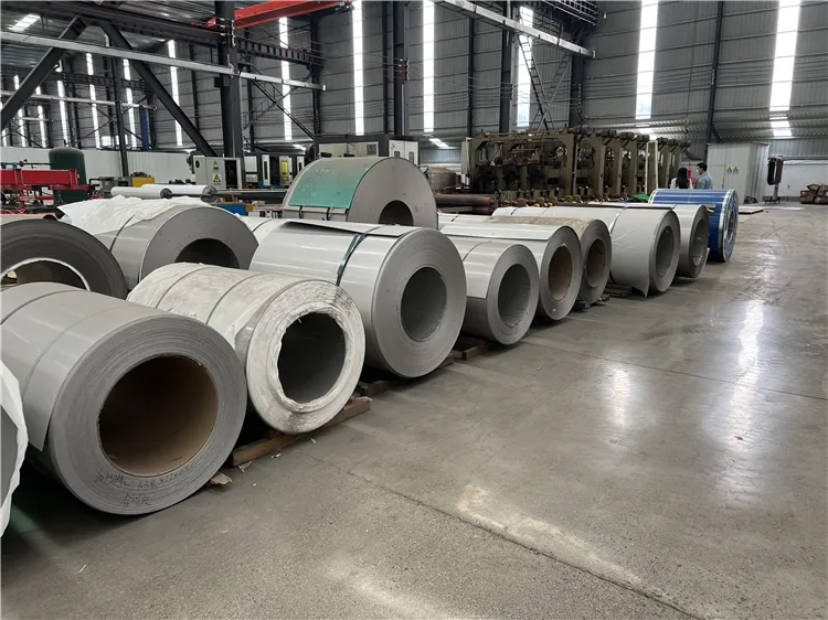 Dernière affaire concernant Un client iranien achète des bobines en acier inoxydable à haute résistance dans des largeurs personnalisées avec une finition argentée de qualité supérieure